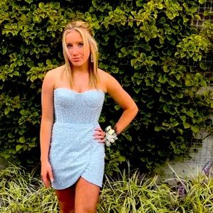 Ice blue Portia&Scarlett prom/homecoming dress size 6 beautiful detail worn once